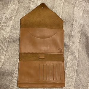Hearth & Hand with Magnolia Cognac

Leather Wallet